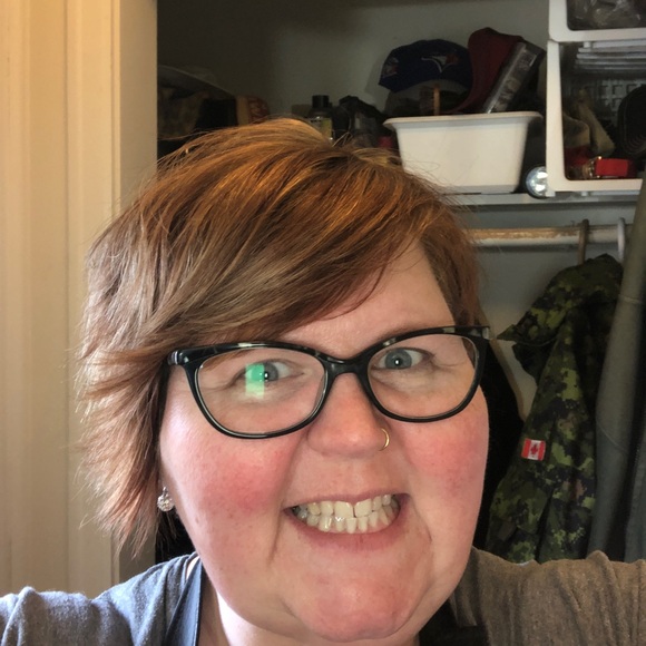 Meet your Posher, Lori - Picture 1 of 1